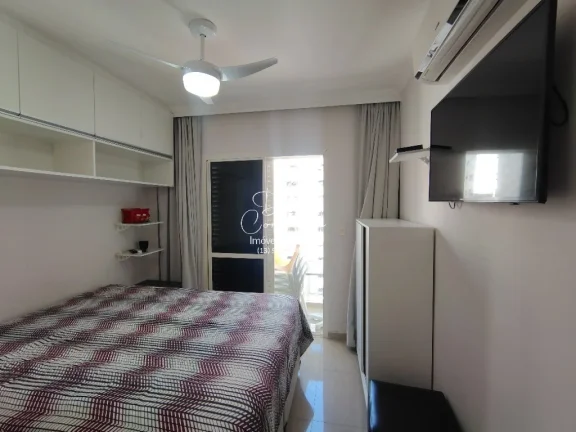 Imagem Apartamento reformado com vista, 50 metros da praia nas Pitangueiras: 3 quartos, 1 suíte, 2 salas, 3 banheiros, 1 vaga, 134m²!