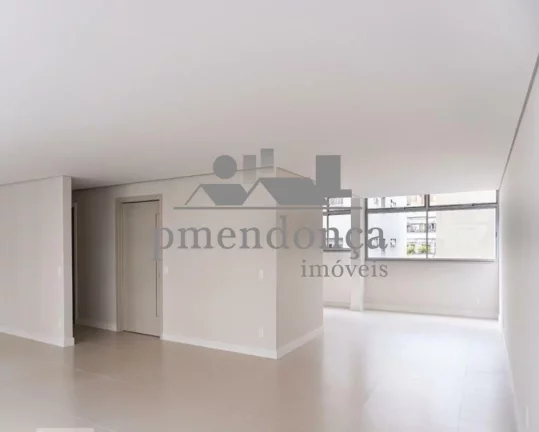 Imagem Apartamento reformado em Higienópolis com 3 suítes e 3 vagas, 236m²