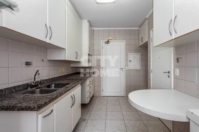 Imagem Lindo apartamento com 118 m² área útil, 03 dormitórios - sendo 01 suíte, living para dois ambie...