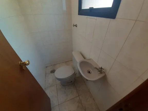 Imagem Apartamento espaçoso com 3 dormitórios, todos com armários planejados, sendo 1 suíte confortáve...