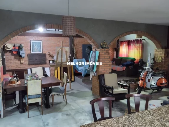 Imagem Casa Rústica à venda localizado na Praia do Estaleiro em Balneário Camboriú - SC