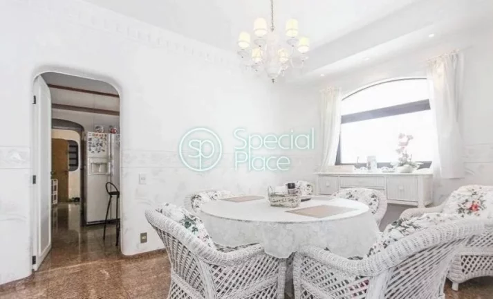Imagem Belíssimo apartamento com 350m² de área privativa, 5 dormitórios ( 2 suítes ) e 4 vagas na gara...