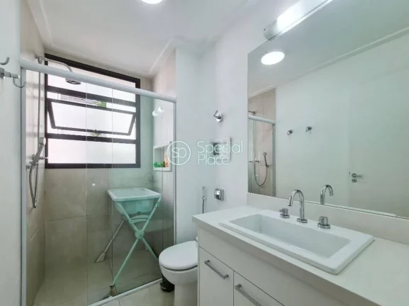 Imagem Um cuidadoso projeto de reforma moderno e funcional. São 129,75m² de área útil, três dormitóri...