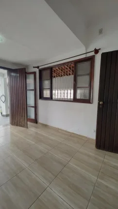 Imagem Casa para Venda em Praia Grande, Caiçara, 2 dormitórios, 1 suíte, 2 banheiros, 4 vagas