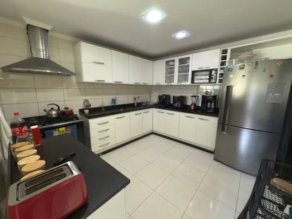 Imagem Casa para Venda em Recife, Encruzilhada, 5 dormitórios, 2 suítes, 4 banheiros, 2 vagas