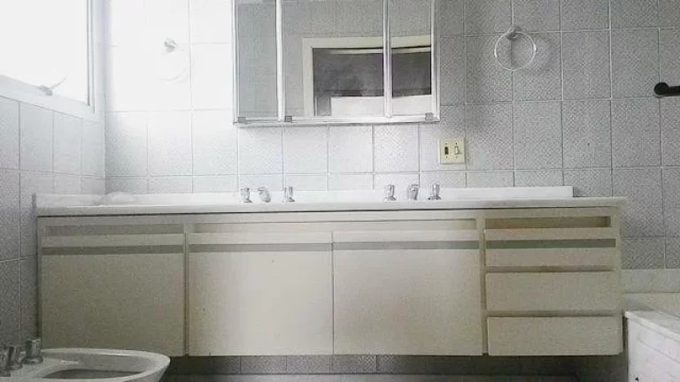 Imagem Praia de Pitangueiras, Altíssimo Padrão, Varanda Espetacular com Vista para o Mar, 2 Garagens, Lazer, 250 m² de área útil.