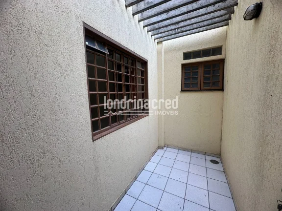 Imagem Magnífico Sobrado com 3 Dormitórios, Suíte, Piscina, Churrasqueira e 4 Vagas de Garagem em Terreno de 416 m² - Oportunidade em Zona Residencial ZR-4!
