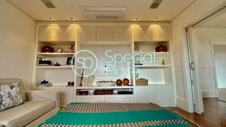 Imagem Lindo apartamento com 263m² de área privativa. São 4 dormitórios ( 4 suítes ) e 5 vagas na gara...