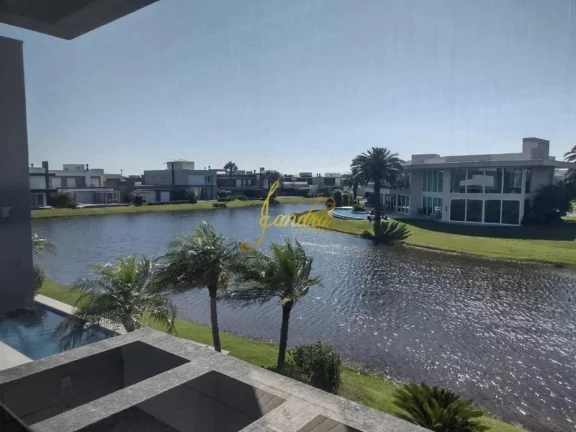 Imagem Belíssima Sobrado no Condomínio Enseada!Cmposto por 05 suítes piscina