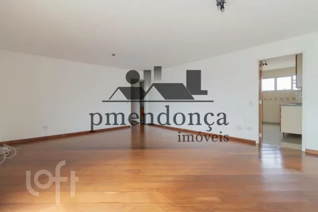 Imagem Lindo apartamento no último andar, com uma bela vista, planta espaçosa e muita luminosidade natura...