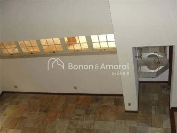 Imagem Linda casa à venda em condomínio fechado na região nobre de Sousas, a casa compõe:
4 quartos tod...