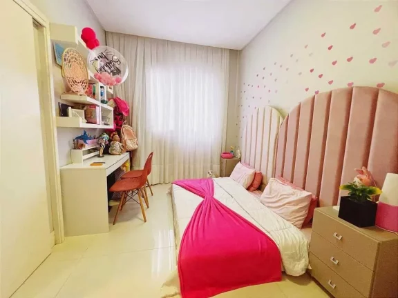 Imagem Casa mobiliada em condomínio fechado com 3 suítes e 4 vagas de garagem em Camboriú