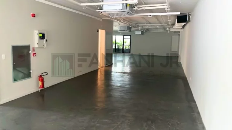 Imagem Prédio Monousuário localizado no privilegiado bairro do Jardim Europa, em uma região de fácil acesso por transporte público e particular. Com um ter