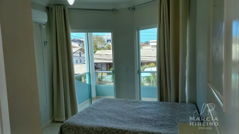 Imagem Casa com 3 dormitórios bairro Ingleses do Rio Vermelho