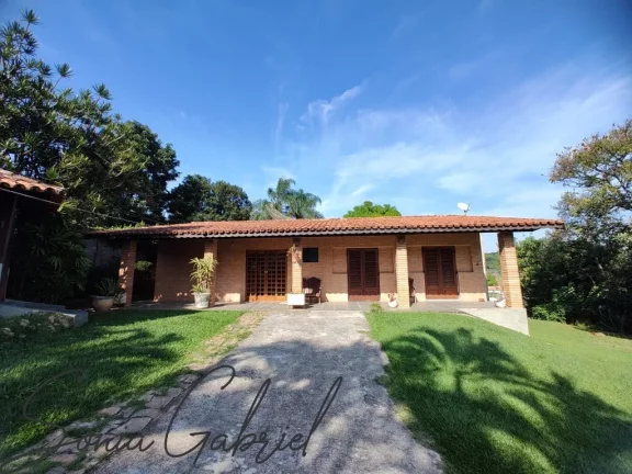 Chácara à venda em Valinhos-SP: 4 quartos, 2 salas, 4 banheiros e 280,00 m² de área no bairro Chácaras São Bento!