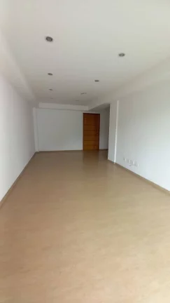 Imagem Vendo este lindo apto de 3 quartos no centro de Nova Friburgo.