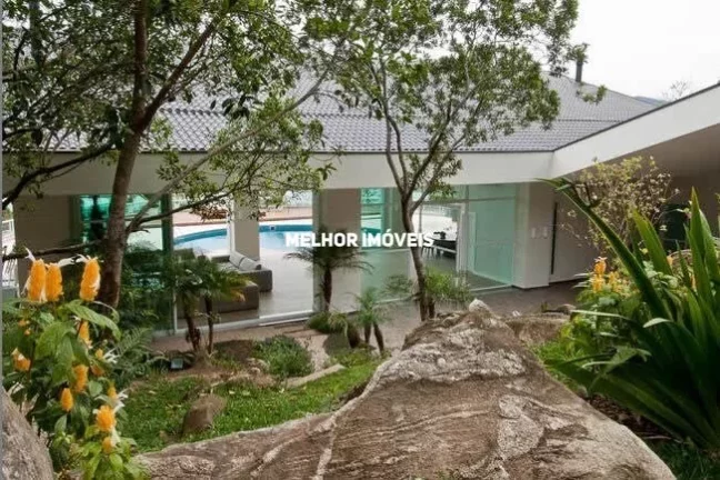 Imagem Casa Alto Padrão mobiliada e decorada á venda com 6 suítes e 8 vagas na Interpraias em Balneário Camboriú.