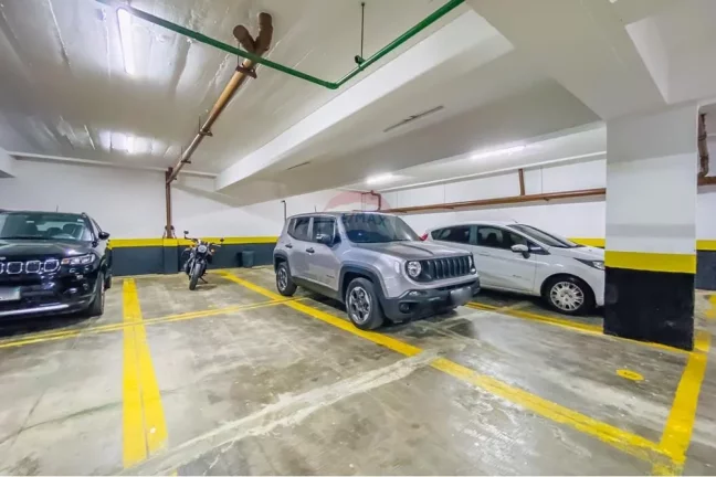 Imagem Excelente Apartamento 176m², 3 suítes, 3 salas, 3 vagas, depósito, elevador privativo e muito mais.