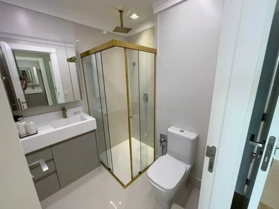 Imagem Apartamento alto padrão frente mar com 4 suítes e 3 vagas de garagem - Av. Atlântica/SC