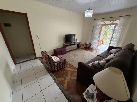 Imagem Chácara com 45.127m² sobre ela está construído uma casa com 3 quartos (1 suíte), piscina e 2 chalés independentes da casa, no bairro Gravatá de Penha - Adriano Carpes Imóveis vende!