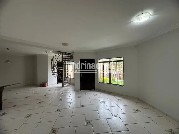 Imagem Magnífico Sobrado com 3 Dormitórios, Suíte, Piscina, Churrasqueira e 4 Vagas de Garagem em Terreno de 416 m² - Oportunidade em Zona Residencial ZR-4!