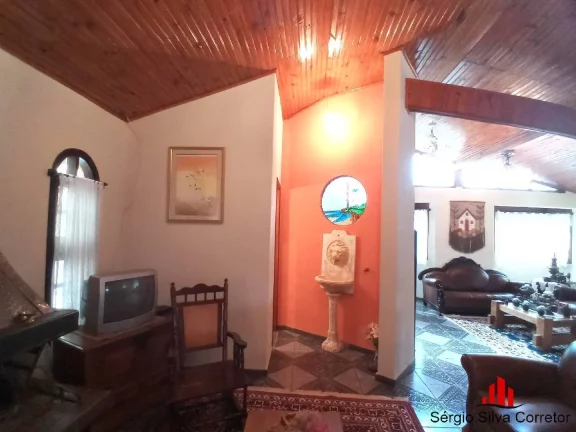 Imagem Casa a venda Com 06 Dormitórios na Região da Minalba em Campos do Jordão.