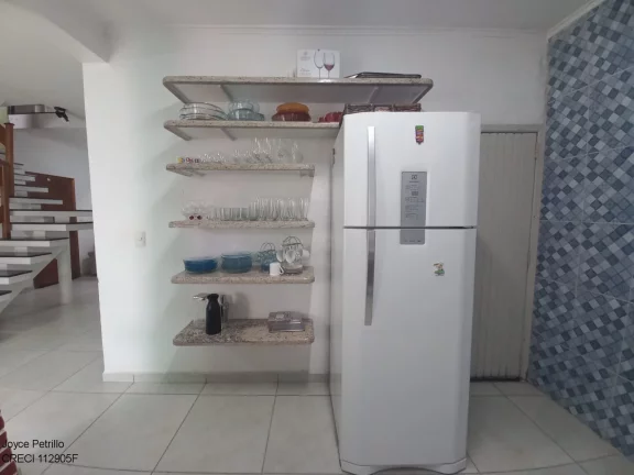 Imagem Casa com 6 dormitórios e a 600m da praia. A venda em Peruíbe