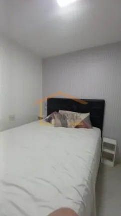 Imagem Apartamento reformado, com 3 dormitórios e armários planejados, cozinha com móveis planejados, ar...