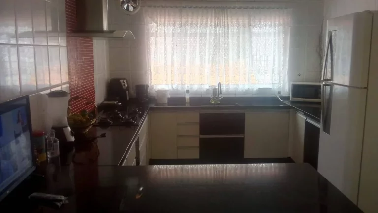 Imagem Sobrado 202 m² 3 Dormitorios sendo 1 Suíte e 7 vagas de Garagens