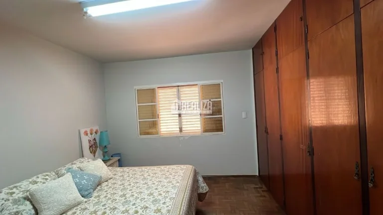 Imagem Casa à venda no bairro Vila Olímpica, Uberaba - 3 dormitórios, suíte, sacada e quintal!