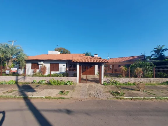 Imagem Ampla casa de 3 quartos com 145 metros construídos e 377 metros de terreno