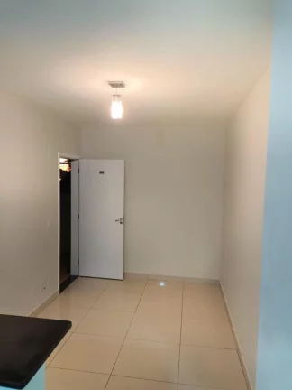 Imagem Apartamento com 2 quartos, sala, cozinha tipo americana com pia de granito, banheiro com box de vidr...