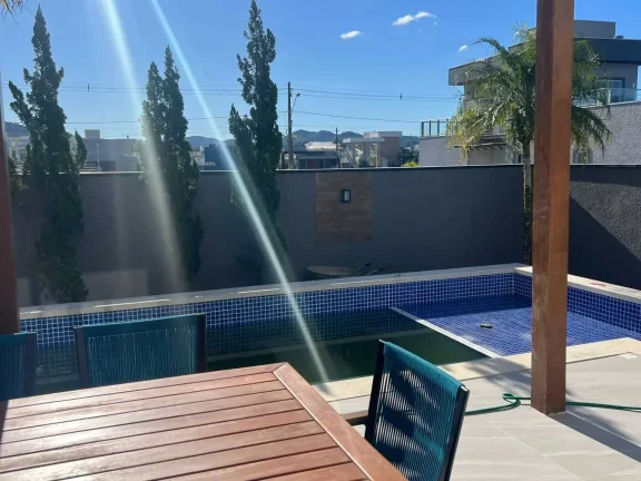 Imagem Casa alto padrão em condomínio com 4 suítes sendo 2 demi e 1 master em Camboriú