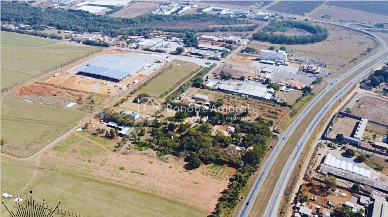 Imagem Venda , área Industrial ou Comercial em Jaguariuna !!
Área com 140,00 metros de frente para a rodo...