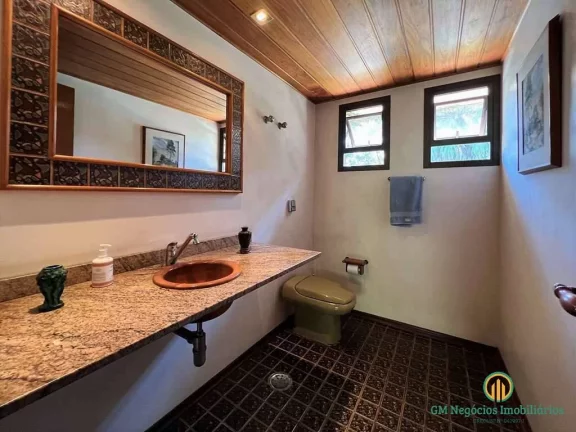 Imagem Linda casa com 5 suítes + apto hóspedes! Cond. Pq Silvino Pereira