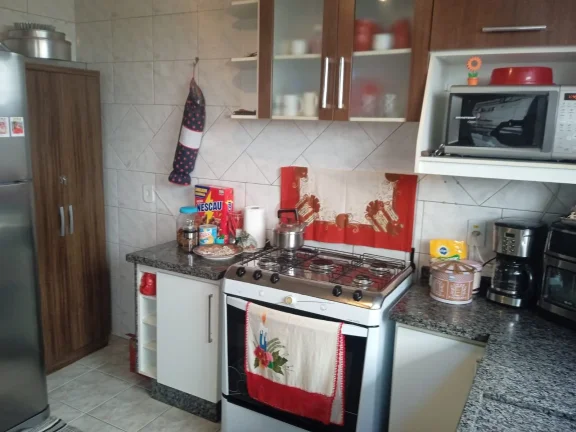 Imagem Sobrado Averbado à Venda no Centro de Pinhais – Rua Santa FéSobrado averbado localizado no Centro de Pinhais, em excelente região, próximo a comércios, escolas e serviços.Características do imóvel:4 dormitórios, sendo 1 suíteBanheiro socialLavaboSala de e