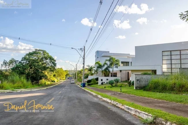 Imagem Daniel Ferreira vende: Lote com 900 m², praticamente todo plano.