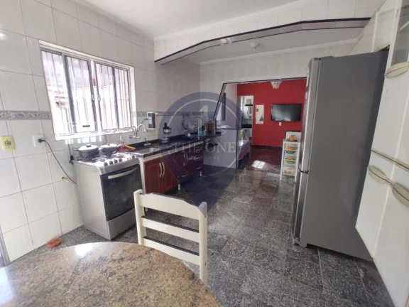 Imagem Casa à venda em Guarulhos, Vila Carmela II: 3 quartos, 2 salas, 2 banheiros, 4 vagas de garagem. Imperdível!