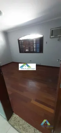 Imagem Sobrado comercial com 11 salas, 2 elevadores, cozinha , 6 banheiros, 2 vagas de garagem, portão eletrônico, sistema verisure e câmeras instalado.