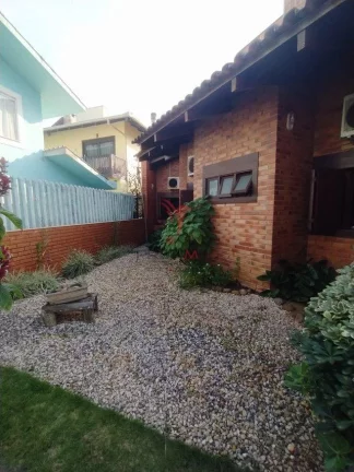 Imagem Casa na Praia com 5 Vagas de Garagem, frente mar , em Balneário Piçarras, Santa Catarina