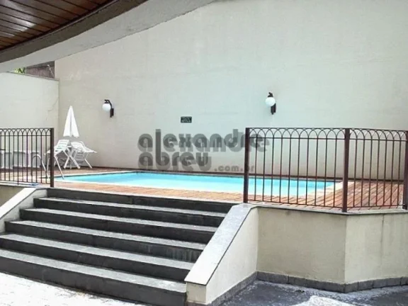 Imagem Apartamento em andar alto com piso em cerâmica branca, varanda na sala de estar e no dormitório, b...