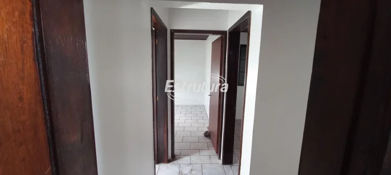 Imagem Casa de 3 dormitórios próxima à UFSM, terreno com potencial de construção