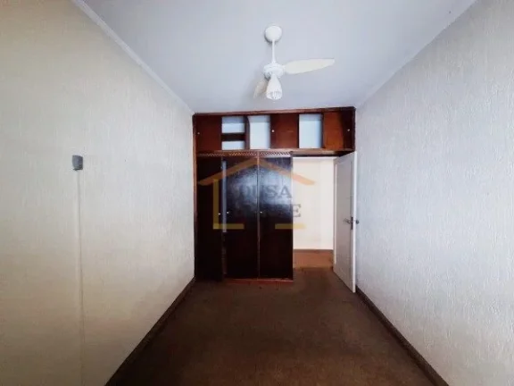 Imagem Casa térrea, 131m², 3 dormitórios, sala de TV, banheiro, lavanderia, armários nos dormitórios e...
