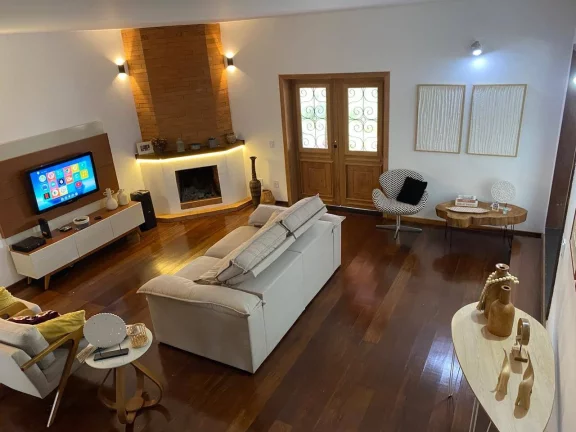 Imagem Linda casa a venda em área nobre da cidade de Nova Friburgo.