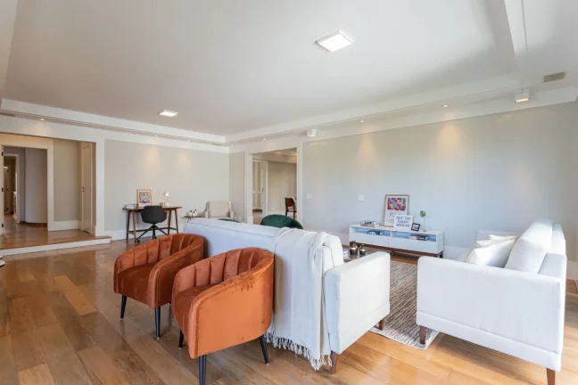 Imagem Apartamento Reformado 269M², 3Q, 3 Suítes, 2 Salas, 3 Banheiros, 4 Vagas, Varanda, Closet, Academia, Piscina, Salão de Festas, Brinquedoteca.