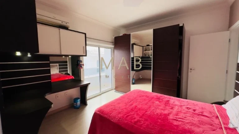 Imagem Imperdível Casa à Venda: 4 Quartos, 4 Suítes, 1 Sala, 5 Banheiros, 3 Vagas de Garagem em Ingleses do Rio Vermelho, Florianópolis-SC!