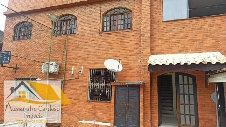 Imagem Vendo casa de alto padrão com piscina e sauna no Centro de Friburgo