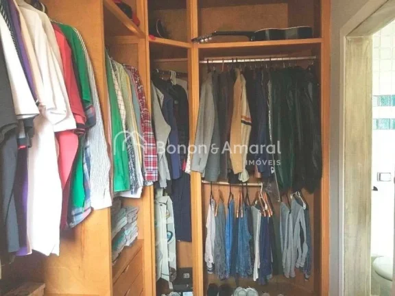 Imagem Sobrado, com linda vista. 5 suítes, sendo uma master com hidro, e varanda em todas elas;
Sala de es...