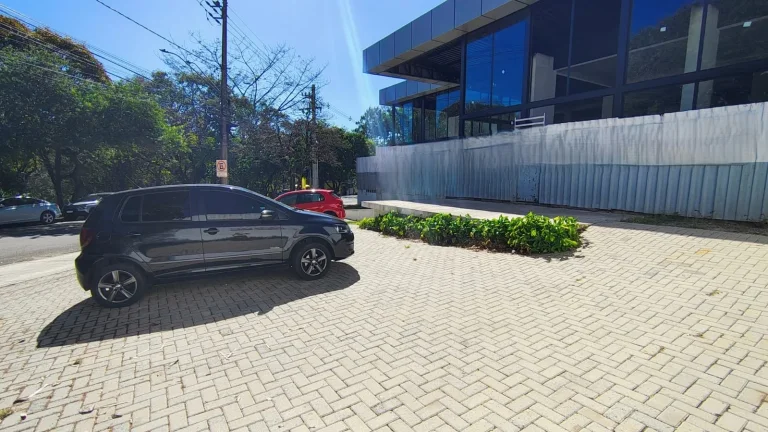 Imagem Salão Comercial de Alto Padrão com 6 Salas e 28 Vagas de Garagem no Parque Campolim, Sorocaba-SP