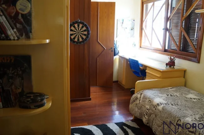 Imagem Casa ampla , 3 dormitórios, suíte,2 vagas de garagem no Bairro Duque de Caxias.